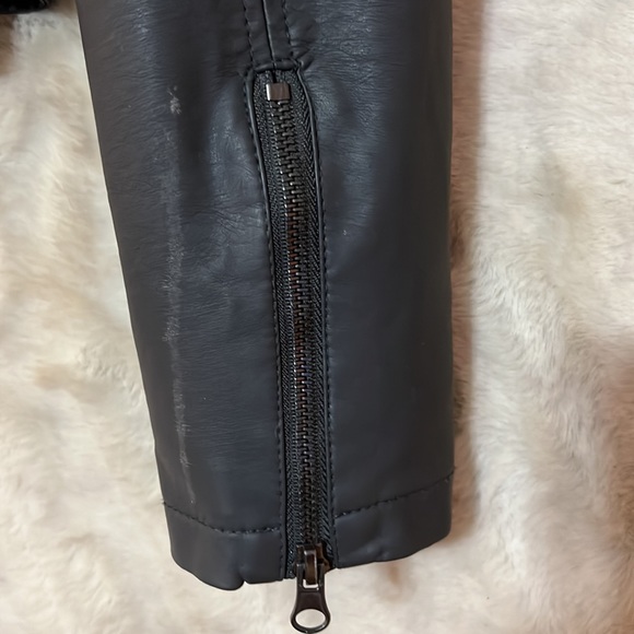 Simply styled jacket. - Picture 3 of 7